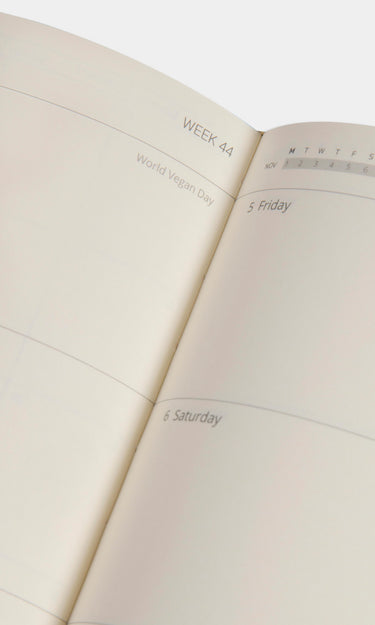 2027 WEEKLY HORIZONTAL A6 PLANNER - LOCUS